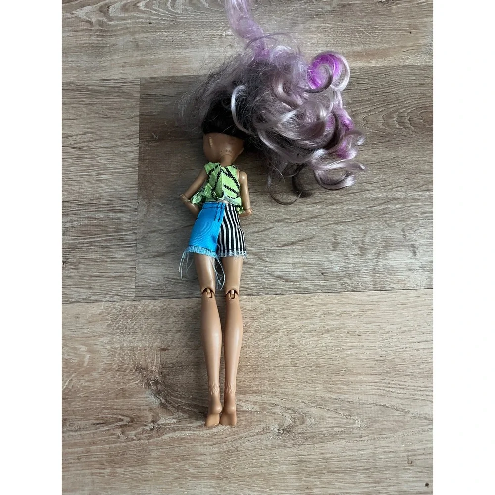 Monster High Clawdeen‎ Wolf G3 Doll Purple Hair Green Zebra Top Striped Shorts